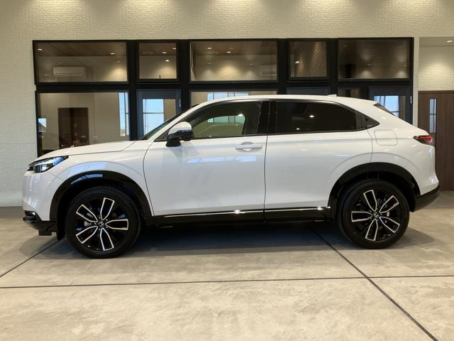 ヴェゼル ｅ：ＨＥＶ　Ｚ　フロアマット　ＥＴＣ　９インチ純正ナビ　シートヒーター　ブラインドスポットモニター　減速セレクター　ステアリングヒーター　予約機能付パワーテールゲート　リアヒーターダクト　１８インチアルミ（4枚目）