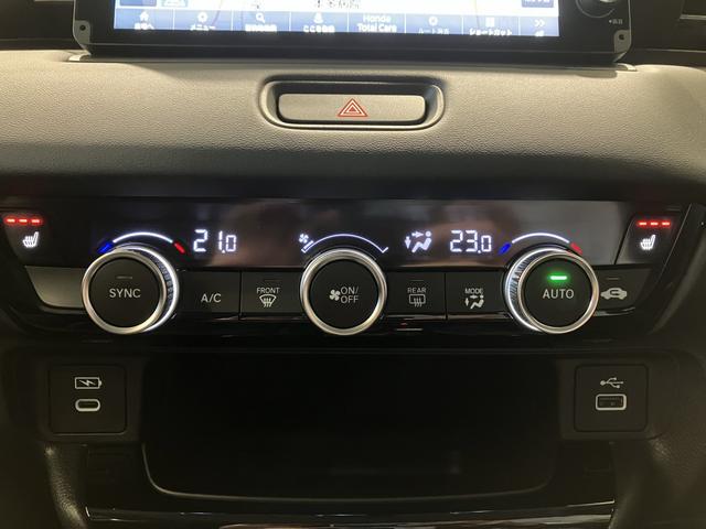 ヴェゼル ｅ：ＨＥＶ　Ｚ　フロアマット　ＥＴＣ　９インチ純正ナビ　シートヒーター　ブラインドスポットモニター　減速セレクター　ステアリングヒーター　予約機能付パワーテールゲート　リアヒーターダクト　１８インチアルミ（12枚目）