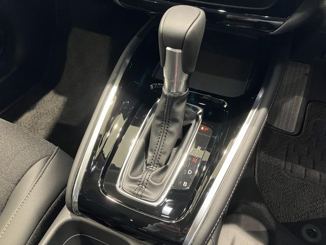 ヴェゼル ｅ：ＨＥＶ　Ｚ　フロアマット　ＥＴＣ　９インチ純正ナビ　シートヒーター　ブラインドスポットモニター　減速セレクター　ステアリングヒーター　予約機能付パワーテールゲート　リアヒーターダクト　１８インチアルミ（25枚目）