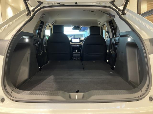 ヴェゼル ｅ：ＨＥＶ　Ｚ　フロアマット　ＥＴＣ　９インチ純正ナビ　シートヒーター　ブラインドスポットモニター　減速セレクター　ステアリングヒーター　予約機能付パワーテールゲート　リアヒーターダクト　１８インチアルミ（45枚目）
