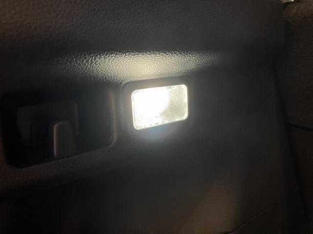 ヴェゼル ｅ：ＨＥＶ　Ｚ　フロアマット　ＥＴＣ　９インチ純正ナビ　シートヒーター　ブラインドスポットモニター　減速セレクター　ステアリングヒーター　予約機能付パワーテールゲート　リアヒーターダクト　１８インチアルミ（46枚目）