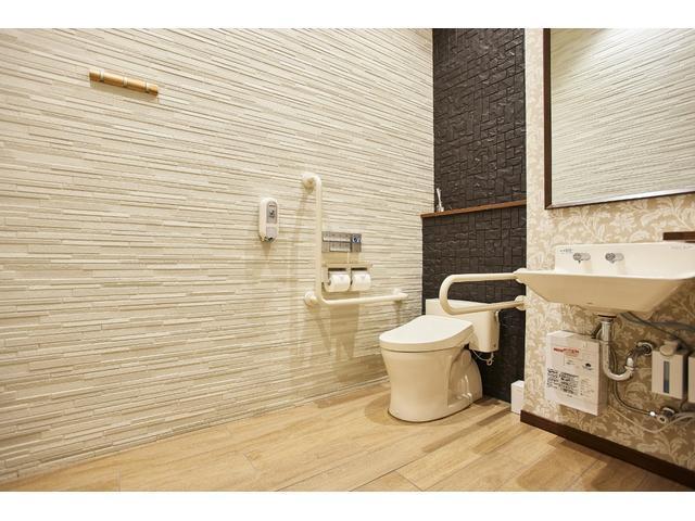 ヴェゼル ｅ：ＨＥＶ　Ｚ　フロアマット　ＥＴＣ　９インチ純正ナビ　シートヒーター　ブラインドスポットモニター　減速セレクター　ステアリングヒーター　予約機能付パワーテールゲート　リアヒーターダクト　１８インチアルミ（58枚目）