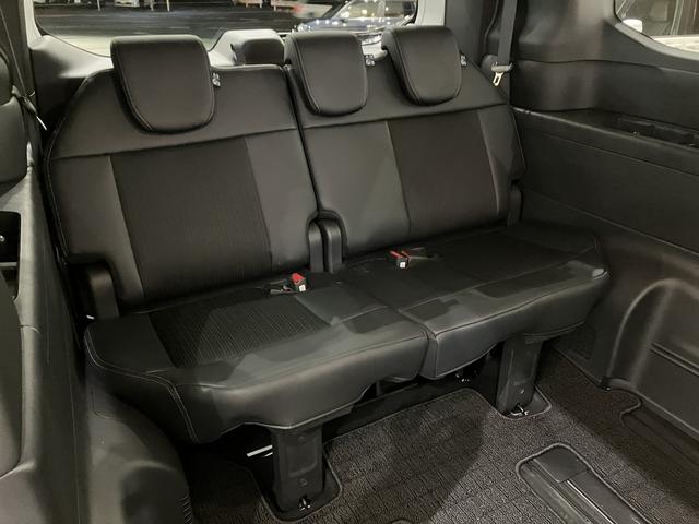 ステップワゴン ｅ：ＨＥＶスパーダ　ドラレコ　フロアマット　１１．４インチ純正ナビ　ＥＴＣ　減速セレクター　パーキングＳ　ブラインドスポットモニター　シートＨ　両側パワスラ　パワーテールゲート　全列ＵＳＢ　１６インチＡＷ　レンタカー登録（10枚目）