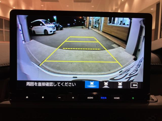 ステップワゴン ｅ：ＨＥＶスパーダ　ドラレコ　フロアマット　１１．４インチ純正ナビ　ＥＴＣ　減速セレクター　パーキングＳ　ブラインドスポットモニター　シートＨ　両側パワスラ　パワーテールゲート　全列ＵＳＢ　１６インチＡＷ　レンタカー登録（12枚目）