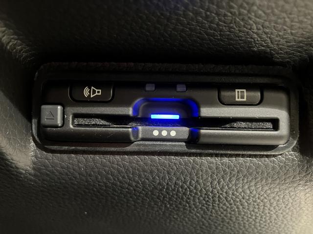 ステップワゴン ｅ：ＨＥＶスパーダ　ドラレコ　フロアマット　１１．４インチ純正ナビ　ＥＴＣ　減速セレクター　パーキングＳ　ブラインドスポットモニター　シートＨ　両側パワスラ　パワーテールゲート　全列ＵＳＢ　１６インチＡＷ　レンタカー登録（23枚目）