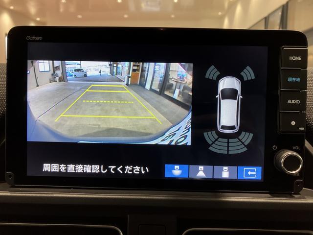 フリード ｅ：ＨＥＶエアー　ＥＸ　フロアマット　９インチ純正ナビ　ＥＴＣ　ドラレコ　シートヒーター　両側パワスラ　ブラインドスポットモニター　リアクーラー　本革巻ステアリングホイール　３６０°スーパーＵＶ・ＩＲカット　レンタカー登録（11枚目）