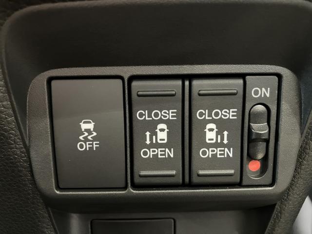 フリード ｅ：ＨＥＶエアー　ＥＸ　フロアマット　９インチ純正ナビ　ＥＴＣ　ドラレコ　シートヒーター　両側パワスラ　ブラインドスポットモニター　リアクーラー　本革巻ステアリングホイール　３６０°スーパーＵＶ・ＩＲカット　レンタカー登録（29枚目）