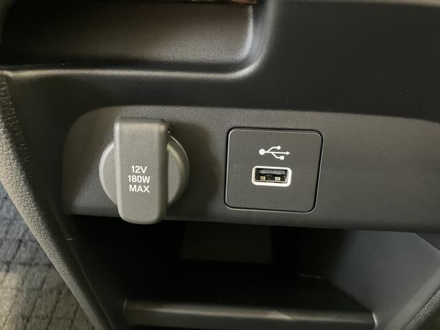 フリード ｅ：ＨＥＶエアー　ＥＸ　フロアマット　９インチ純正ナビ　ＥＴＣ　ドラレコ　シートヒーター　両側パワスラ　ブラインドスポットモニター　リアクーラー　本革巻ステアリングホイール　３６０°スーパーＵＶ・ＩＲカット　レンタカー登録（30枚目）