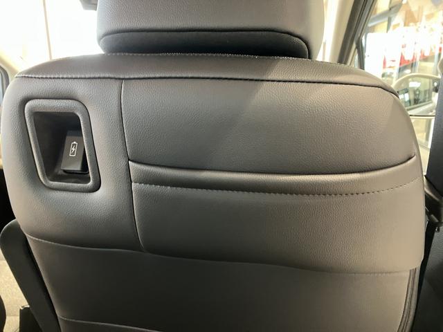 フリード ｅ：ＨＥＶエアー　ＥＸ　フロアマット　９インチ純正ナビ　ＥＴＣ　ドラレコ　シートヒーター　両側パワスラ　ブラインドスポットモニター　リアクーラー　本革巻ステアリングホイール　３６０°スーパーＵＶ・ＩＲカット　レンタカー登録（43枚目）