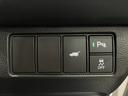 パーキングセンサーや機能制御用のスイッチはステアリング右奥に集約されておりますので、運転の邪魔になりません!