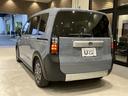 フリード e:HEVクロスター フロアマット 9インチ純正ナビ ETC シートヒーター 運転支援 LEDヘッドライト ブラインドスポットモニター 本革巻ステアリングホイール 360°スーパーUV・IRカット 15インチAW(5枚目)