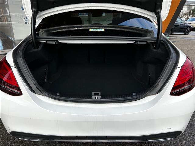 �}�b�g�u���b�N�Ƀz���C�g�̂k�h�a�d�q�`�k�`�̃��S�̌����ƊŔ��ڈ�ł��B