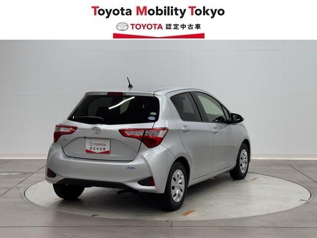 ヴィッツ Ｆ　セキュリティ　アイドリングストップ車　パワーウィンドウ　エアバック　Ｗエアバック　エアコン　横滑り防止装置　キーレスキー　整備記録簿　パワステ　ワンセグＴＶ　ナビ・ＴＶ　メモリーナビゲーション　ＡＢＳ（2枚目）