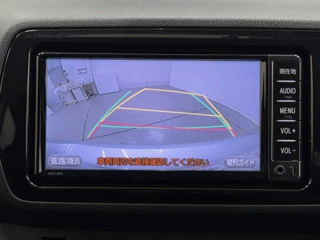 ヴィッツ Ｆ　セキュリティ　アイドリングストップ車　パワーウィンドウ　エアバック　Ｗエアバック　エアコン　横滑り防止装置　キーレスキー　整備記録簿　パワステ　ワンセグＴＶ　ナビ・ＴＶ　メモリーナビゲーション　ＡＢＳ（6枚目）