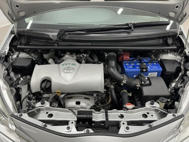 ヴィッツ Ｆ　セキュリティ　アイドリングストップ車　パワーウィンドウ　エアバック　Ｗエアバック　エアコン　横滑り防止装置　キーレスキー　整備記録簿　パワステ　ワンセグＴＶ　ナビ・ＴＶ　メモリーナビゲーション　ＡＢＳ（19枚目）