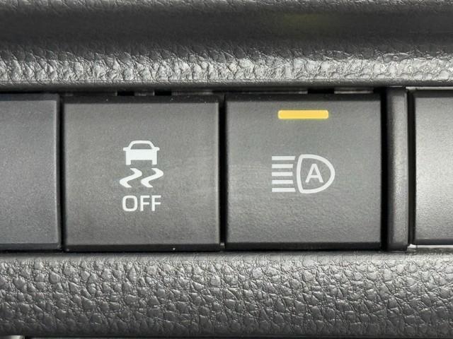 ハリアーハイブリッド Ｚ　パノラミックルーフ　エアロ　地上デジタル　衝突被害軽減　サイドエアバッグ　ＬＥＤランプ　Ｂモニタ　クルコン　ナビＴＶ　１オーナー　アイドリングストップ　横滑り防止装置　スマートキー　盗難防止システム（12枚目）