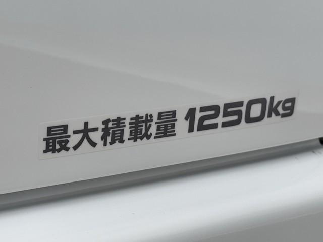 ハイエースバン ＤＸ　ＧＬパッケージ　Ｂカメラ　デュアルエアバック　ＬＥＤ　リモコンキー　横滑り防止　オートエアコン　パワーウィンドウ　エアバッグ　ＡＣ１００Ｖ　ＡＵＸ入力　ナビＴＶ　パワステ　盗難防止装置　ワンセグＴＶ　ＡＢＳ　ＥＴＣ（17枚目）