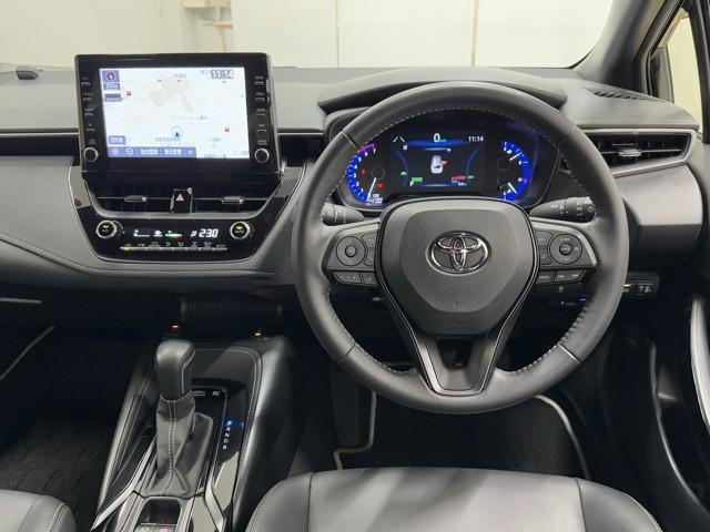 カローラツーリング ハイブリッド　ダブルバイビー　追突軽減ブレーキ　バックモニタ　横滑防止　スマキー　ＬＥＤライト　Ａストップ　デュアルエアバッグ　エアコン　オートクルーズ　サイドエアバッグ　ＥＴＣ付　ナビ　ＰＳ　キーフリー　ＡＢＳ　エアバック（4枚目）
