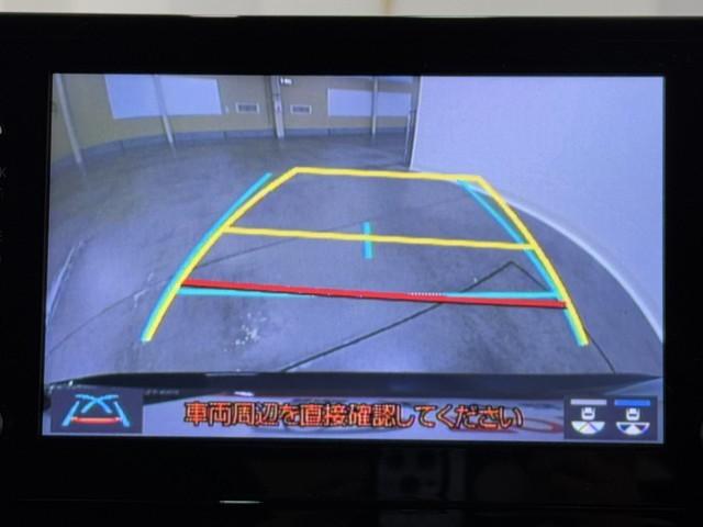 カローラツーリング ハイブリッド　ダブルバイビー　追突軽減ブレーキ　バックモニタ　横滑防止　スマキー　ＬＥＤライト　Ａストップ　デュアルエアバッグ　エアコン　オートクルーズ　サイドエアバッグ　ＥＴＣ付　ナビ　ＰＳ　キーフリー　ＡＢＳ　エアバック（6枚目）