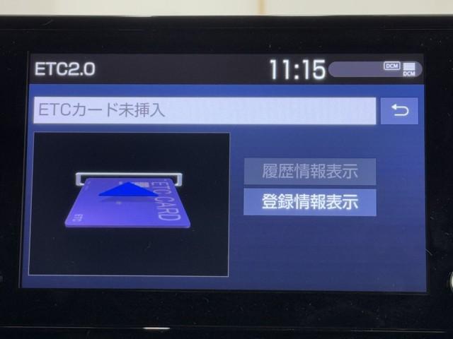 カローラツーリング ハイブリッド　ダブルバイビー　追突軽減ブレーキ　バックモニタ　横滑防止　スマキー　ＬＥＤライト　Ａストップ　デュアルエアバッグ　エアコン　オートクルーズ　サイドエアバッグ　ＥＴＣ付　ナビ　ＰＳ　キーフリー　ＡＢＳ　エアバック（7枚目）