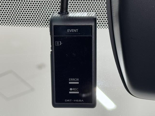 カローラツーリング ハイブリッド　ダブルバイビー　追突軽減ブレーキ　バックモニタ　横滑防止　スマキー　ＬＥＤライト　Ａストップ　デュアルエアバッグ　エアコン　オートクルーズ　サイドエアバッグ　ＥＴＣ付　ナビ　ＰＳ　キーフリー　ＡＢＳ　エアバック（8枚目）