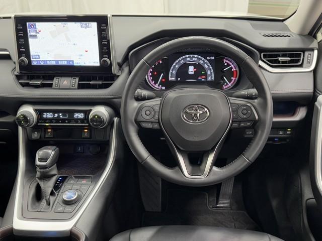 ＲＡＶ４ Ｇ　Ｚパッケージ　インテリジェントクリアランスソナー　整備記録簿　ＡＷＤ　ＬＥＤライト　アルミホイル　オートクルーズ　横滑り防止装置　バックガイドモニター　盗難防止装置　デュアルエアバッグ　メモリナビ　キーレス　ＡＢＳ（4枚目）