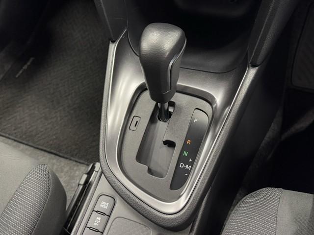 ヤリスクロス Ｇ　ＥＴＣ装備　リヤカメラ　点検記録簿　スマートエントリー　イモビライザー　オートエアコン　アルミホイール　キーレス　パワーウィンドウ　クルコン　ＡＢＳ　ドライブレコーダー　エアバッグ　パワーステアリング（13枚目）