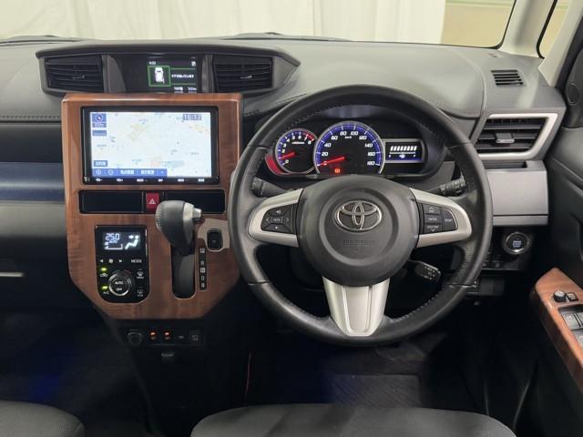 タンク カスタムＧ－Ｔ　スマキ－　地上デジタル　アルミホイル　踏み間違い防止装置　両側電動ドア　ＬＥＤヘッドライト　クルコン　リアカメラ　横滑り防止装置　ＥＴＣ　キーレス　ＴＶナビ　オートエアコン　パワーウインドウ　ＤＶＤ（4枚目）