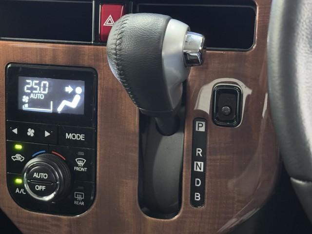 タンク カスタムＧ－Ｔ　スマキ－　地上デジタル　アルミホイル　踏み間違い防止装置　両側電動ドア　ＬＥＤヘッドライト　クルコン　リアカメラ　横滑り防止装置　ＥＴＣ　キーレス　ＴＶナビ　オートエアコン　パワーウインドウ　ＤＶＤ（11枚目）