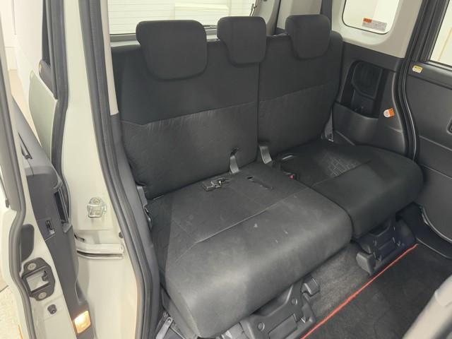 タンク カスタムＧ－Ｔ　スマキ－　地上デジタル　アルミホイル　踏み間違い防止装置　両側電動ドア　ＬＥＤヘッドライト　クルコン　リアカメラ　横滑り防止装置　ＥＴＣ　キーレス　ＴＶナビ　オートエアコン　パワーウインドウ　ＤＶＤ（17枚目）