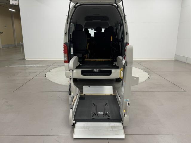 ハイエースバン ＷＥＤＸクルマイスＢタイプ　ＡＭ／ＦＭチューナー　バックカメラ　衝突被害軽減ブレーキ　パワーウィンドウ　ＡＢＳ　ハロゲンライト　ドラレコ　キーレス　イモビライザー　パワステ　横滑り防止装置　記録簿（3枚目）