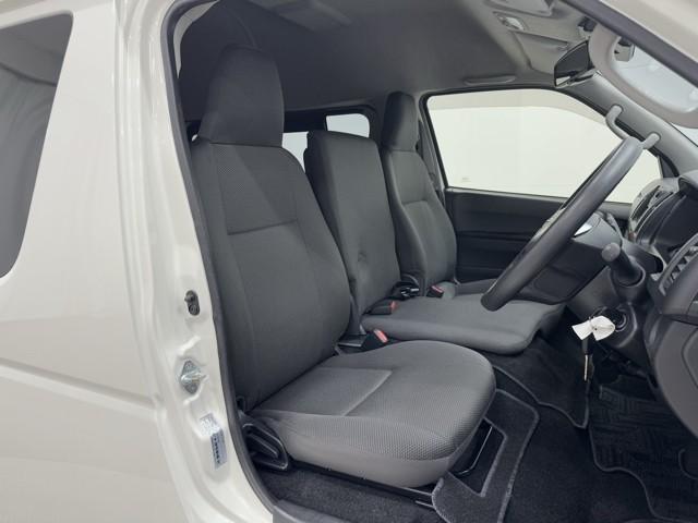 ハイエースバン ＷＥＤＸクルマイスＢタイプ　ＡＭ／ＦＭチューナー　バックカメラ　衝突被害軽減ブレーキ　パワーウィンドウ　ＡＢＳ　ハロゲンライト　ドラレコ　キーレス　イモビライザー　パワステ　横滑り防止装置　記録簿（15枚目）
