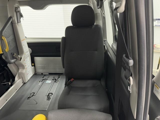 ハイエースバン ＷＥＤＸクルマイスＢタイプ　ＡＭ／ＦＭチューナー　バックカメラ　衝突被害軽減ブレーキ　パワーウィンドウ　ＡＢＳ　ハロゲンライト　ドラレコ　キーレス　イモビライザー　パワステ　横滑り防止装置　記録簿（16枚目）