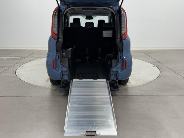 シエンタ HVZスロープタイプ1 ナビ フルセグTV 衝突軽減ブレーキ モデリスタアルミ イモビライザー 整備記録簿 バックモニター LEDヘッドライト ETC車載器 横滑り防止 スマートキー オートエアコン 両側電動スライドドア(2枚目)