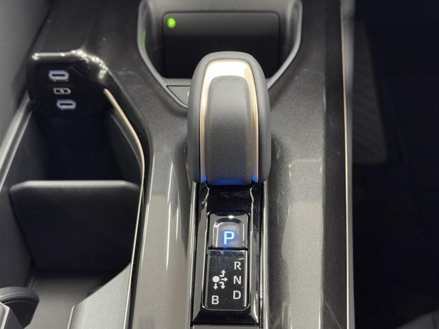 クラウンスポーツ Ｚ　ＡＷＤ　フルセグテレビ　１オーナー　ＥＴＣ車載器　ＴＶナビ　クルコン　横滑り防止装置　エアバッグ　本革　ＡＣ１００Ｖ　ミュージックプレイヤー接続可　メモリナビ　ドラレコ　キーレス　盗難防止装置　ＡＢＳ（13枚目）