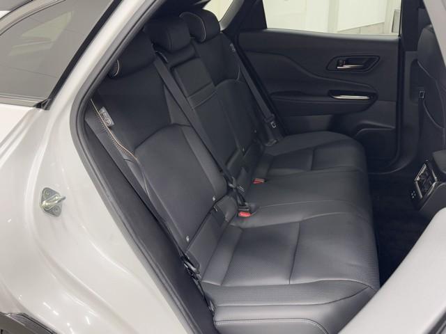 クラウンスポーツ Ｚ　ＡＷＤ　フルセグテレビ　１オーナー　ＥＴＣ車載器　ＴＶナビ　クルコン　横滑り防止装置　エアバッグ　本革　ＡＣ１００Ｖ　ミュージックプレイヤー接続可　メモリナビ　ドラレコ　キーレス　盗難防止装置　ＡＢＳ（18枚目）