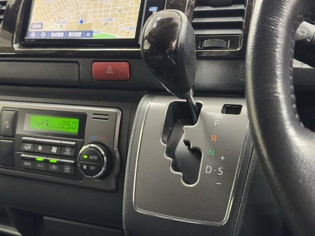 ハイエースバン スーパーGL ダークプライムII 衝突回避システム 運転席助手席エアバック ESC ドライブレコーダー付 フルフラット スマートエントリー LEDライト 地デジ エアコン パワーウィンドウ エアバック キーレスエントリー ETC付き(13枚目)