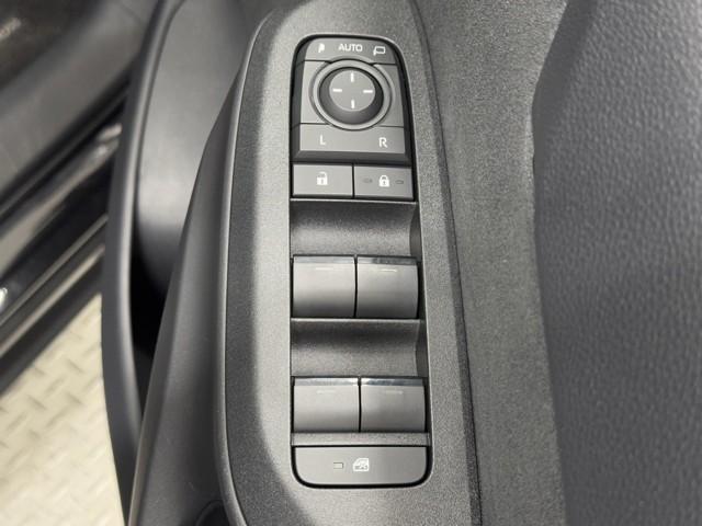 ヤリスクロス Ｇ　ＥＴＣ装備　リヤカメラ　点検記録簿　スマートエントリー　イモビライザー　オートエアコン　アルミホイール　キーレス　パワーウィンドウ　クルコン　ＡＢＳ　エアバッグ　パワーステアリング　サイドエアバッグ（10枚目）