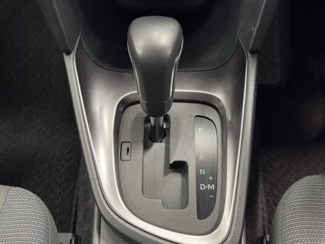 ヤリスクロス Ｇ　ＥＴＣ装備　リヤカメラ　点検記録簿　スマートエントリー　イモビライザー　オートエアコン　アルミホイール　キーレス　パワーウィンドウ　クルコン　ＡＢＳ　エアバッグ　パワーステアリング　サイドエアバッグ（12枚目）