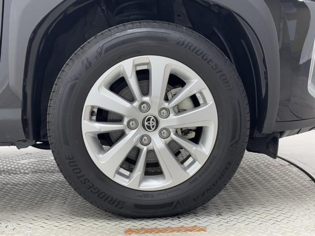 ヤリスクロス Ｇ　ＥＴＣ装備　リヤカメラ　点検記録簿　スマートエントリー　イモビライザー　オートエアコン　アルミホイール　キーレス　パワーウィンドウ　クルコン　ＡＢＳ　エアバッグ　パワーステアリング　サイドエアバッグ（18枚目）