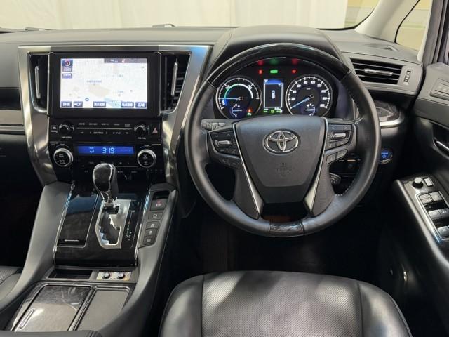 アルファードハイブリッド SR 黒革シート エアコン 100V充電 地デジ 両電動ドア ミュージックプレイヤー接続可 電動シート LEDライト キーレス ETC車載器 ドラレコ メモリナビ Bカメラ 盗難防止 エアバッグ 3列シート(4枚目)