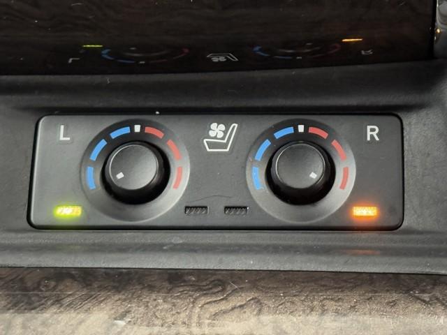 アルファードハイブリッド エグゼクティブラウンジS LEDランプ ダブルエアコン レザーシート 4WD アルミ ミュージックプレイヤー接続可 DVDプレーヤー ETC ドラレコ クルーズコントロール スマートキー 電動シート AC100V PW 記録簿(16枚目)