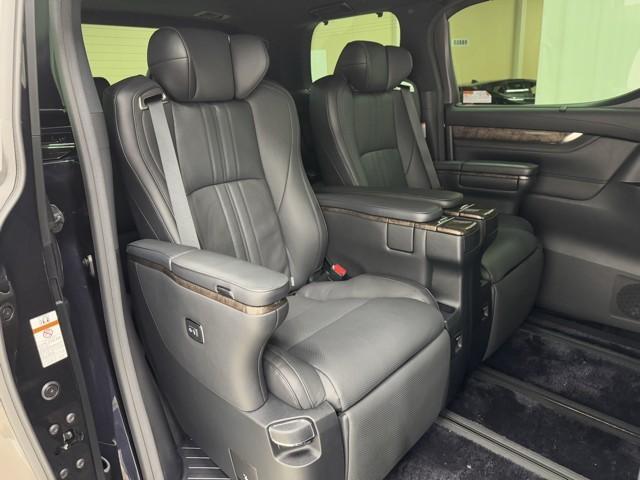 アルファードハイブリッド エグゼクティブラウンジS LEDランプ ダブルエアコン レザーシート 4WD アルミ ミュージックプレイヤー接続可 DVDプレーヤー ETC ドラレコ クルーズコントロール スマートキー 電動シート AC100V PW 記録簿(19枚目)