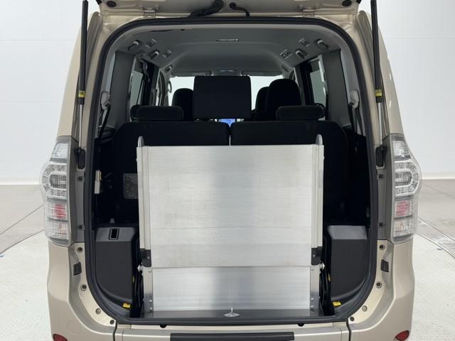 ヴォクシー ＸＬ　ＥＤクルマイス１　ＨＤＤナビ　バックカメラ　フルセグ　ＥＴＣ　スマートキー　イモビライザー　パワーウィンドウ　ＡＢＳ　ＨＩＤヘッドライト　オートエアコン　片側電動スライドドア　エアバック　３列シート　記録簿（5枚目）