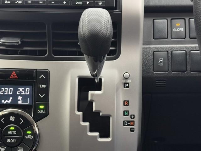 ヴォクシー ＸＬ　ＥＤクルマイス１　ＨＤＤナビ　バックカメラ　フルセグ　ＥＴＣ　スマートキー　イモビライザー　パワーウィンドウ　ＡＢＳ　ＨＩＤヘッドライト　オートエアコン　片側電動スライドドア　エアバック　３列シート　記録簿（15枚目）