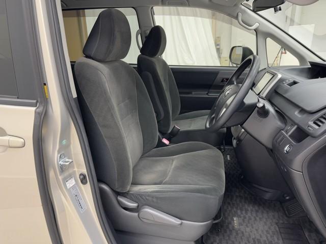 ヴォクシー ＸＬ　ＥＤクルマイス１　ＨＤＤナビ　バックカメラ　フルセグ　ＥＴＣ　スマートキー　イモビライザー　パワーウィンドウ　ＡＢＳ　ＨＩＤヘッドライト　オートエアコン　片側電動スライドドア　エアバック　３列シート　記録簿（17枚目）