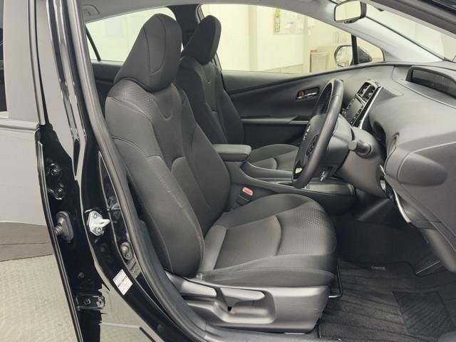 プリウス ＳセーフティプラスＩＩ　ディスプレイオーディオ　ナビ　バックカメラ　フルセグ　衝突被害軽減ブレーキ　ドライブレコーダー　ＥＴＣ　ＡＢＳ　ＬＥＤヘッドライト　スマートキー　コンセント　イモビライザー　記録簿（15枚目）