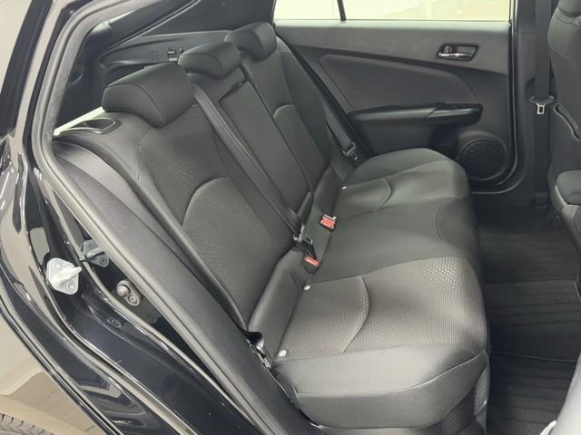 プリウス ＳセーフティプラスＩＩ　ディスプレイオーディオ　ナビ　バックカメラ　フルセグ　衝突被害軽減ブレーキ　ドライブレコーダー　ＥＴＣ　ＡＢＳ　ＬＥＤヘッドライト　スマートキー　コンセント　イモビライザー　記録簿（16枚目）