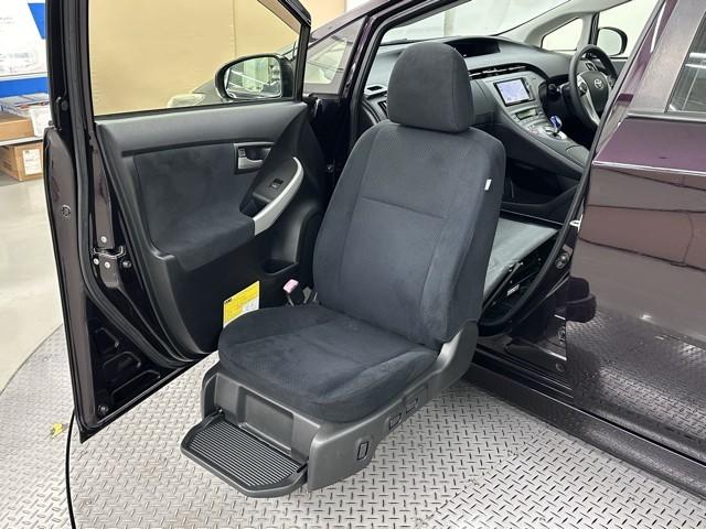 プリウス ジョシュセキリフトアップＡ　メモリーナビ　フルセグ　バックカメラ　ＥＴＣ　ドラレコ　スマートキー　イモビライザー　ＨＩＤヘッドライト　横滑り防止装置　オートエアコン　パワーウィンドウ　ＡＢＳ　純正アルミ　記録簿（2枚目）