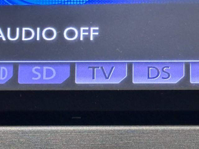 プリウス ジョシュセキリフトアップＡ　メモリーナビ　フルセグ　バックカメラ　ＥＴＣ　ドラレコ　スマートキー　イモビライザー　ＨＩＤヘッドライト　横滑り防止装置　オートエアコン　パワーウィンドウ　ＡＢＳ　純正アルミ　記録簿（8枚目）